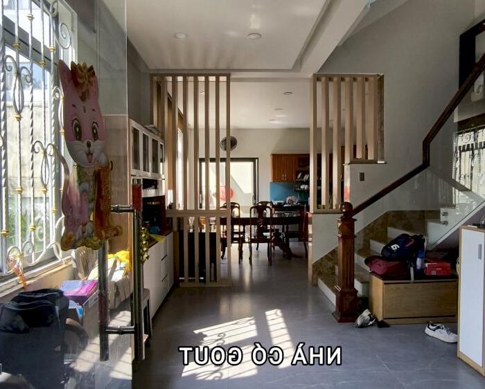 Hình ảnh Cho thuê nguyên căn 10x20m gần trục đường Xuân Thủy giá 100 triệu/th, 1 trệt 2 lầu 6