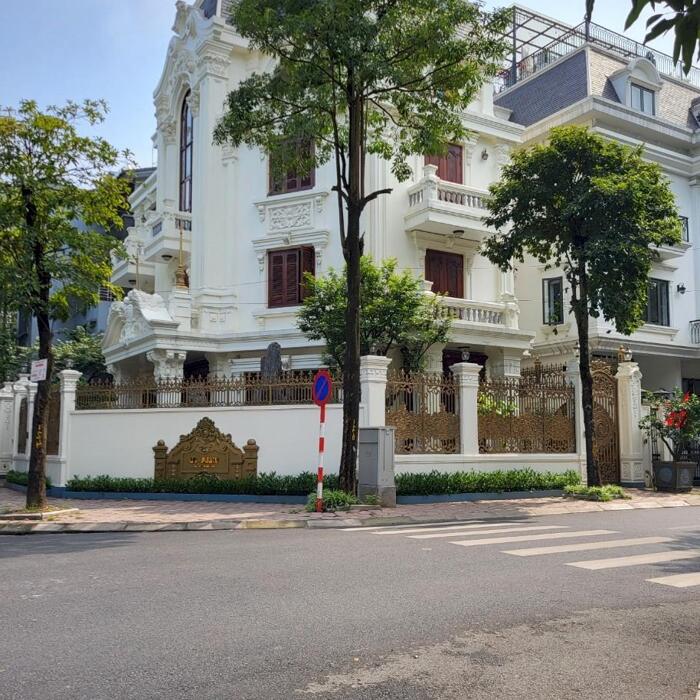Hình ảnh Bán biệt thự mới đẹp Nguyễn Cơ Thạch, 300m2 lô góc, 5 tầng có hầm, giá bán 100 tỷ 2