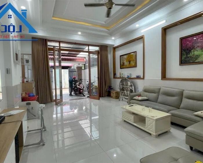 Hình ảnh Bán căn nhà 1 trệt 2 lầu gần Siêu Thị BigC Phường Long Bình Tân, Tp Biên Hoà giá 4 tỷ2 0