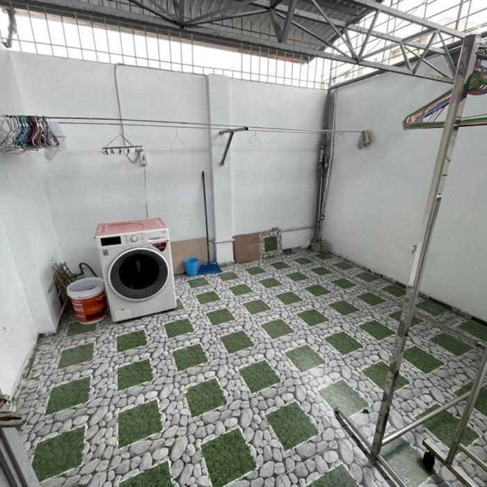 Hình ảnh Cho thuê nhà 5 ngủ khép kín phố Văn Cao, full nội thất. 7