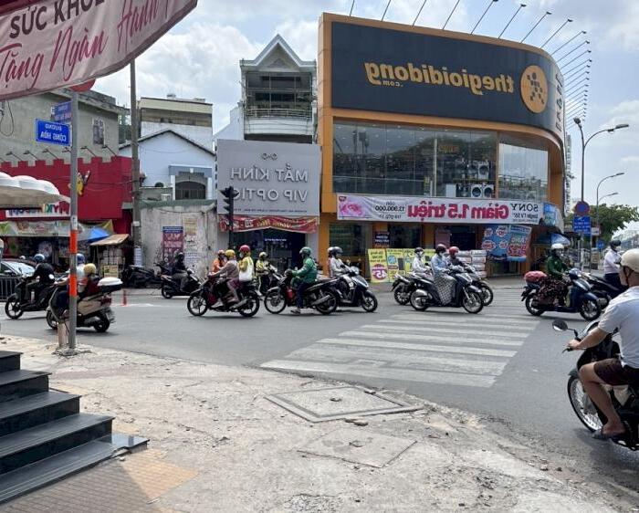 Hình ảnh Bán nhà mặt tiền Ngay Hoàng Hoa Thám - Cộng Hòa. Vị trí đẹp tiện kinh doanh buôn bán. Giá hấp dẫn 1