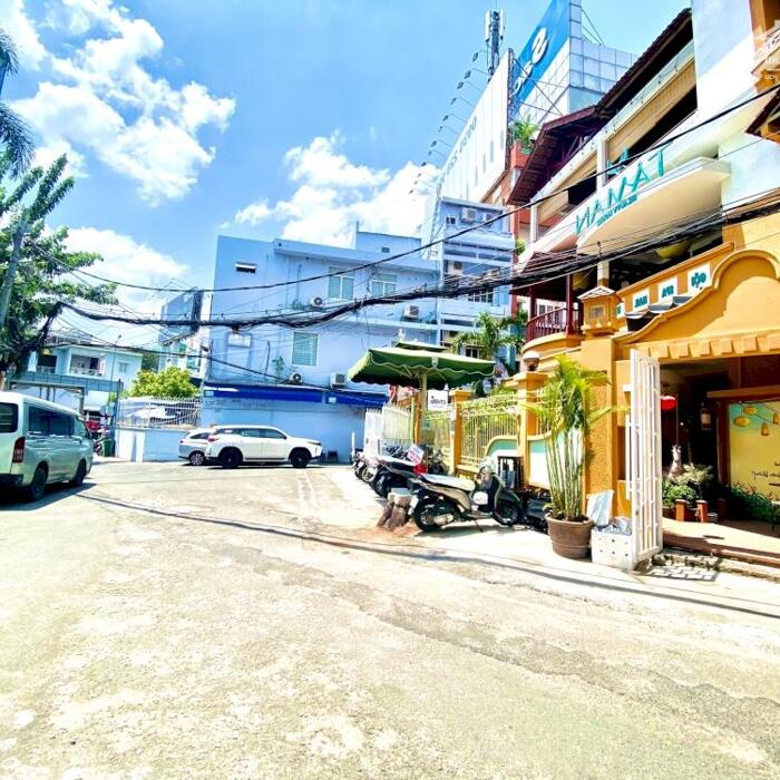Hình ảnh Cho thuê nhà đường Nguyễn Văn Trỗi, Phường 12, Phú Nhuận - Ngang 8 x 28 - PCCC, Trệt 3 Lầu 1