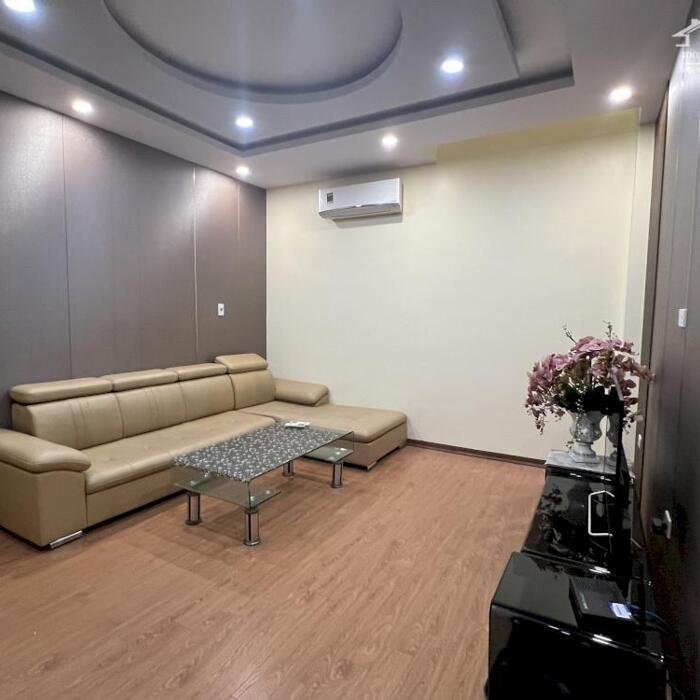 Hình ảnh Cho thuê nhà Văn Cao, DT: 60m2, 4 p.ngủ, Ôtô vào tận nhà. 2