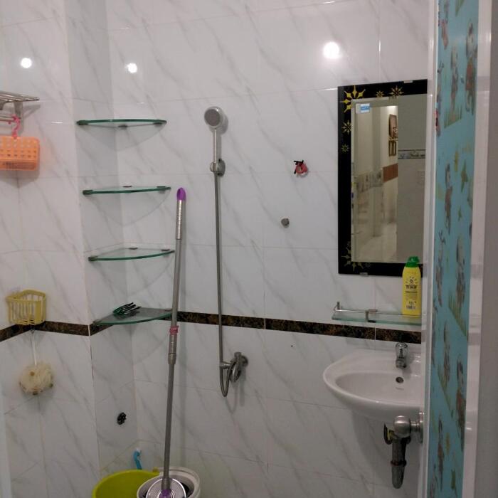 Hình ảnh Nhà hẻm oto, 1t1l 3pn 2wc. 6x17 rất rộng, sân đậu được oto. Gần chợ Hiệp Bình 9