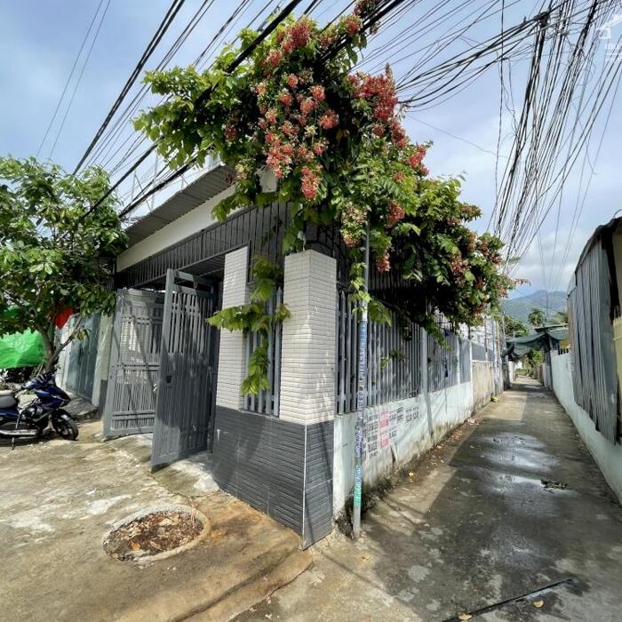 Hình ảnh Bán nhà căn góc 2 mặt tiền đường Lư Giang rộng 10m,Phước Đồng - Nha Trang 4 tỷ 100 6