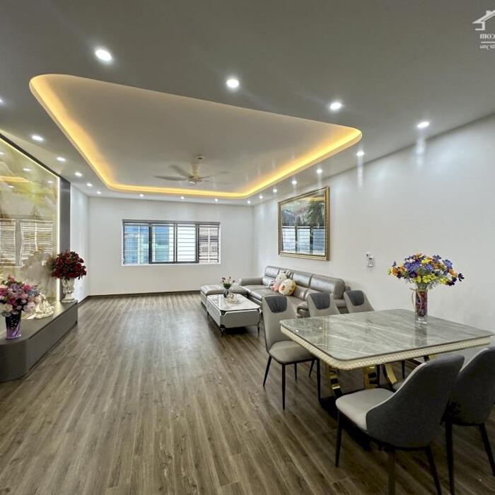 Hình ảnh Bán căn hộ 3 ngủ phố Lê Văn Lương. DT 150m2 đầy đủ nội thất. giá 7,4 tỷ có thương lượng nhiều 2