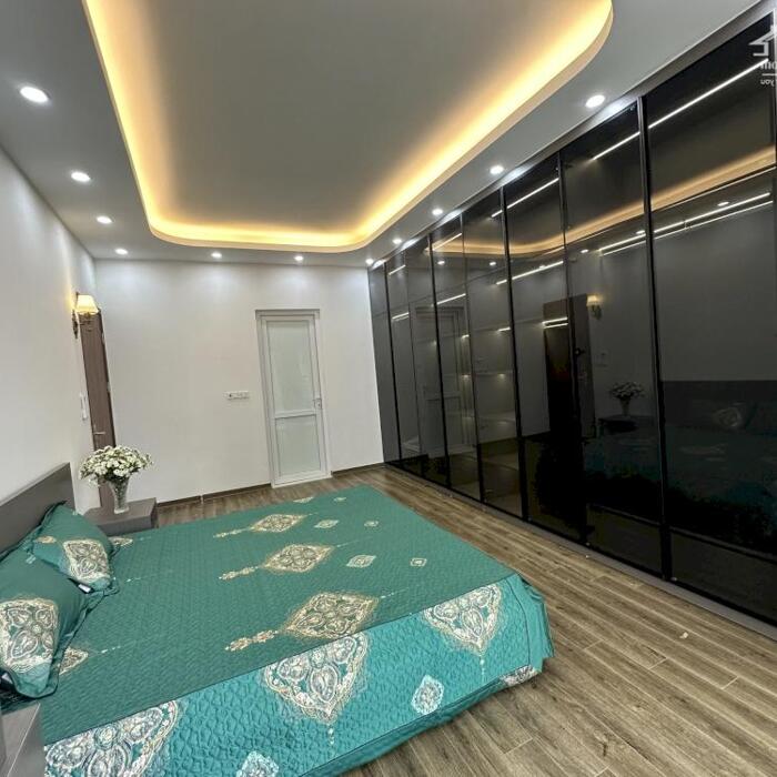Hình ảnh Bán căn hộ 3 ngủ phố Lê Văn Lương. DT 150m2 đầy đủ nội thất. giá 7,4 tỷ có thương lượng nhiều 4