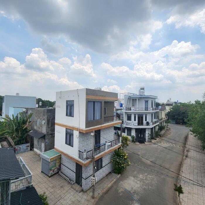 Hình ảnh View Công Viên, Nhà Đẹp xây ở rất chắc chắn, 4x16, Vị Trí Đắc Địa, ngay chợ, trường,lộ, gần TP.HCM 14