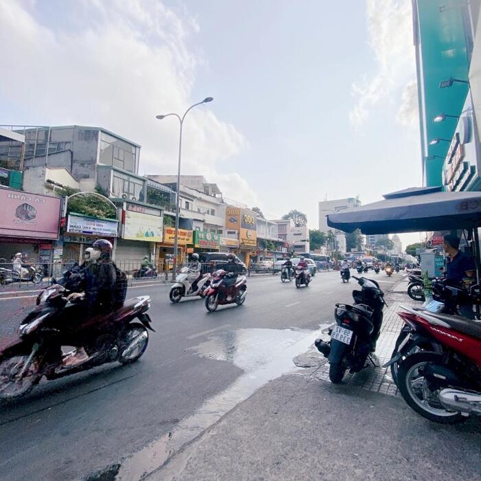 Hình ảnh CHO THUÊ NHÀ NGANG 10M MẶT TIỀN ĐƯỜNG PHAN ĐĂNG LƯU, PHƯỜNG 7, QUẬN PHÚ NHUẬN. NHẬN NHÀ NGAY 1