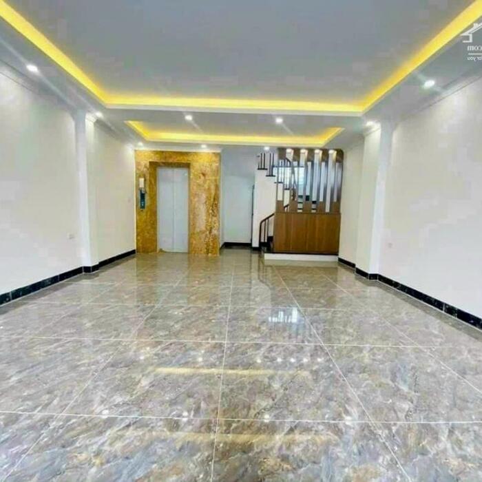 Hình ảnh Bán nhà 6 tầng Thang Máy tại Thạch Bàn. 7 chỗ vào, View thoáng, 45m x 6T. Lh 0965858116 1