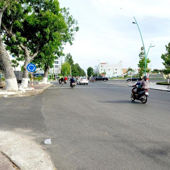 Hình ảnh Bán đất tặng Nhà-Vị trí Kinh doanh-Mặt tiền đường Trần Hưng Đạo-Phan Thiết-DT 134m2 0