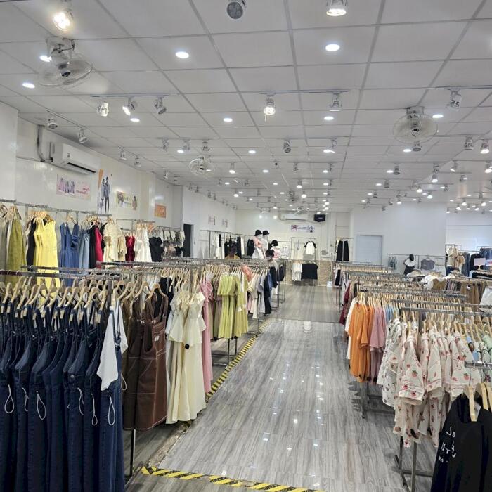 Hình ảnh CHO THUÊ 600m2 Đất, Sàn Trống Suốt Nhà Mặt Tiền Số 274 CMT8, Phường 10, Quận 3. 4