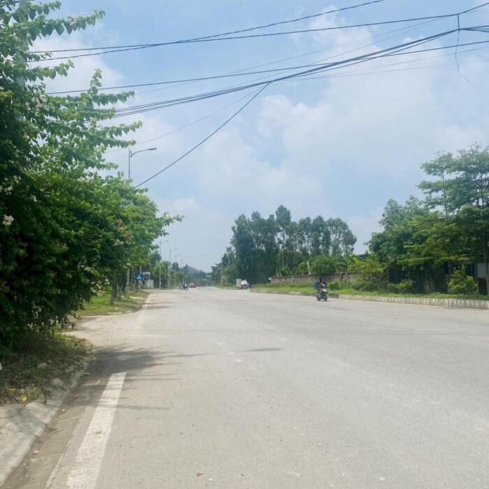 Hình ảnh Cần bán gấp ô đất rộng giáp đường 52m tại Trại Giao, Khai Quang, Vĩnh Yên. Lh: 0986934038 0