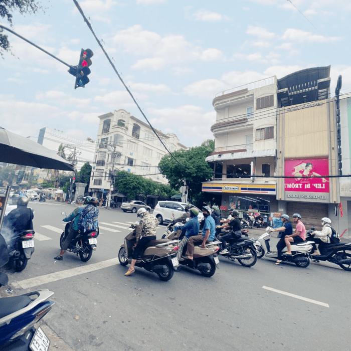 Hình ảnh Cho Thuê Nhà 108 Nguyễn Gia Trí, Phường 25, Quận Bình Thạnh. 4 Tầng, Vỉa Hè Rộng, Nhận Nhà Ngay 1