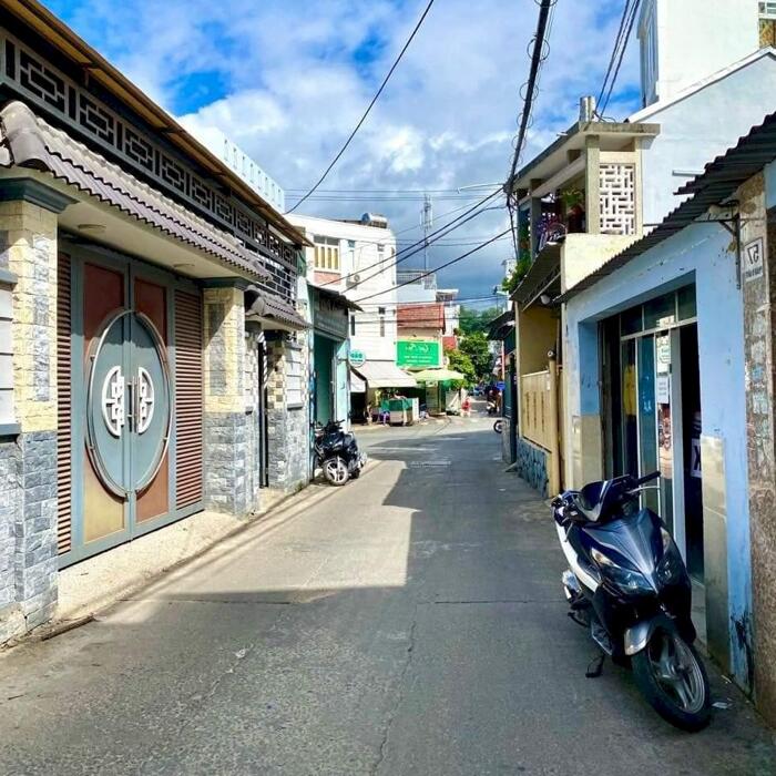 Hình ảnh cần bán nhà 3 tầng mặt tiền đường Phan Đình Giót phường Phương sài nha trang giá 5 tỷ 050 0