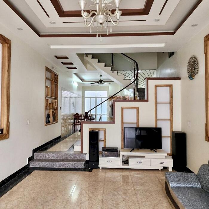 Hình ảnh Cho thuê nhà Văn Cao, 4 p.ngủ, sân cổng riêng (110m2). 2