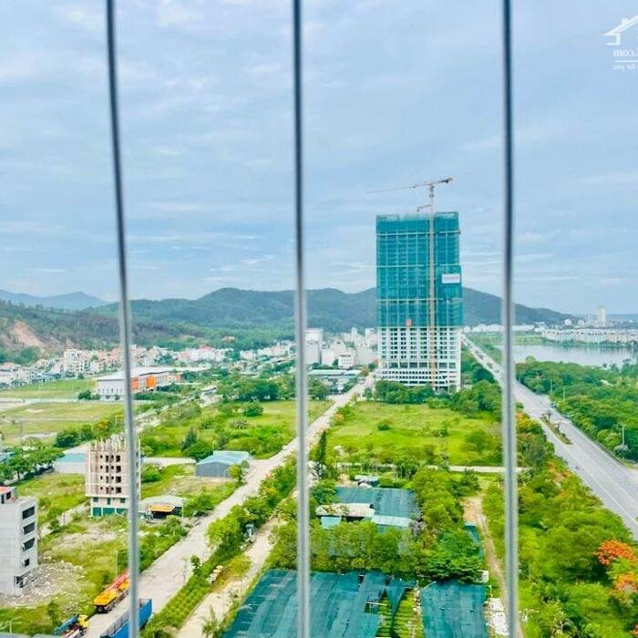 Hình ảnh Chính chủ cần Bán căn Penthouse 2 tầng 240m2 view Biển mặt đường trung tâm du lịch Bãi Cháy Hạ Long 9