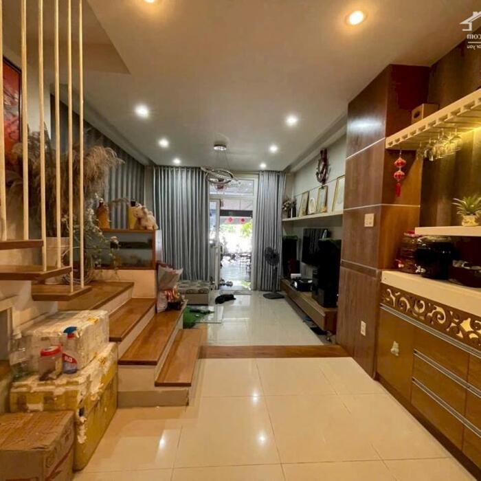 Hình ảnh Bán căn nhà nằm trên đường Lê Hiến Mai rộng dt: 80m2. bán : 6 tỷ 200 triệu liên hệ: 0905724084 Bích 0