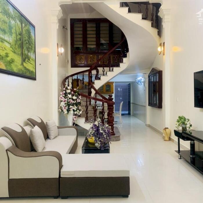 Hình ảnh Cho thuê nhà tuyến 2 Văn Cao, 4 ngủ khép kín, DT: 90m2. 0