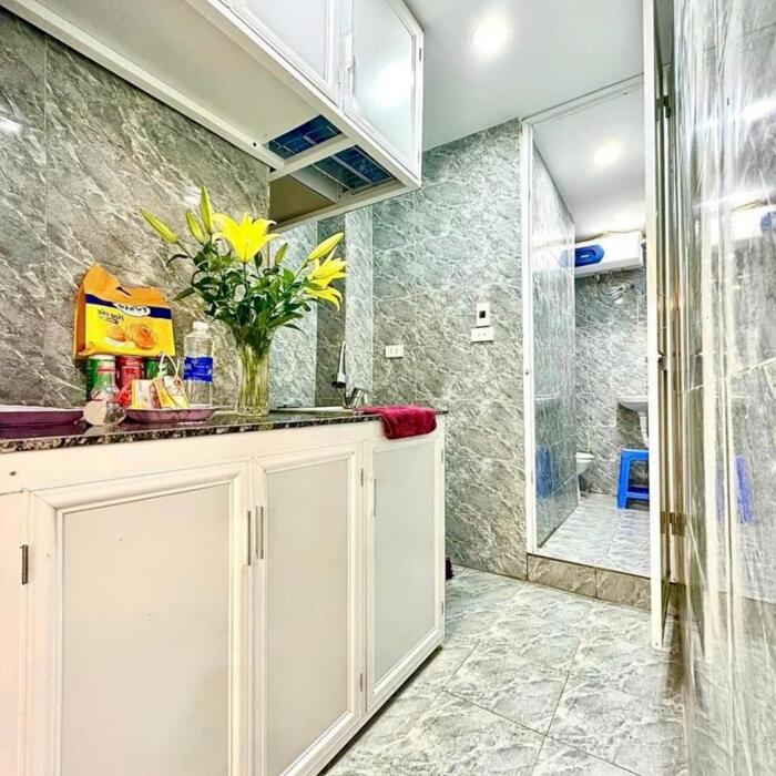 Hình ảnh Bán nhà Trần Quốc Hoàn 45m2 kinh doanh tốt thang máy vị trí đẹp 14 tỷ 0