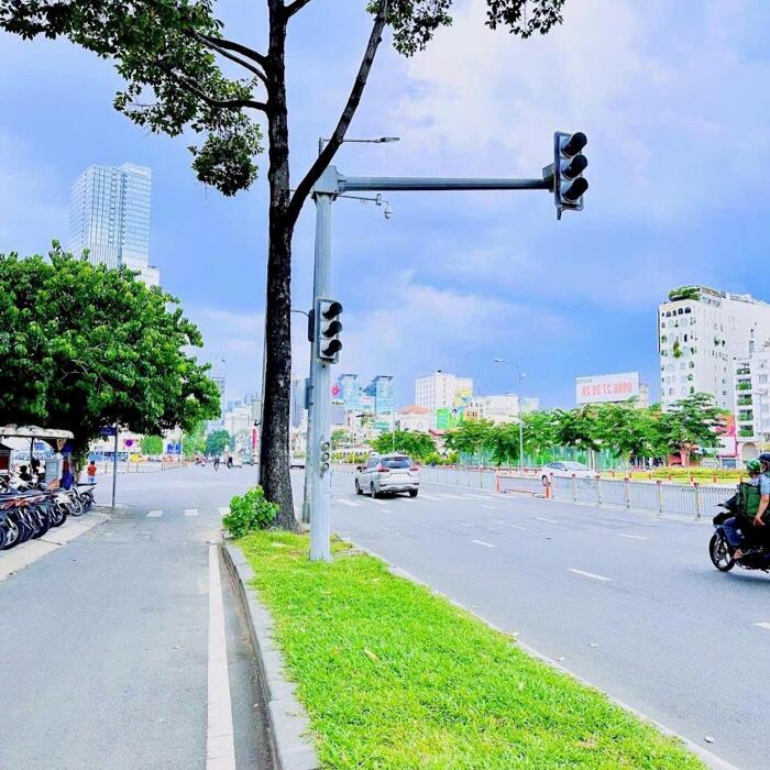 Hình ảnh CHO THUÊ Nhà Mặt Tiền Đường Trần Hưng Đạo, Quận 1. Ngay Chợ Bến Thành, Ga Metro. Nhận Nhà Ngay. 4