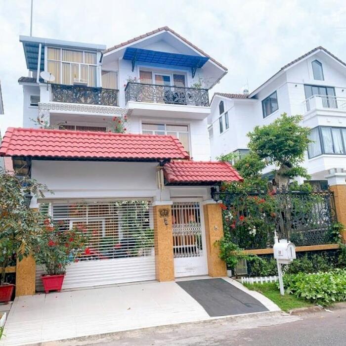 Hình ảnh Bán căn villa nam phú 288m,nhà đẹp 5pn, nội thất còn mới, ở liền, 35ty 2