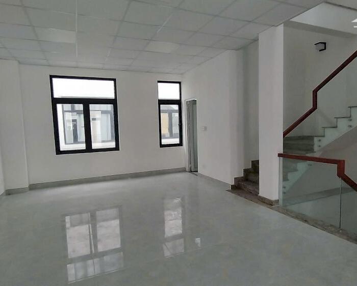 Hình ảnh nhà phố 126m2 có thang máy, vị trí đông đúc 0