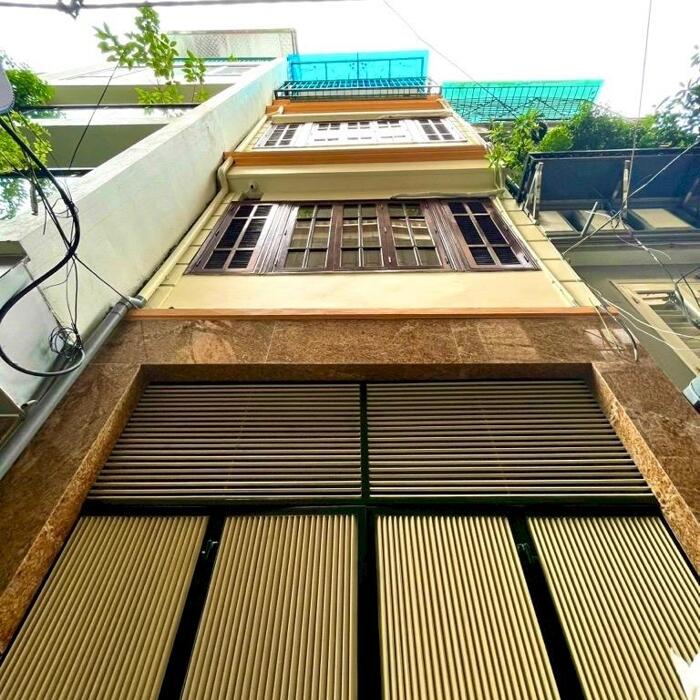 Hình ảnh Bán nhà Lạc Long Quân,5m ra đường oto tránh,mặt ngõ thông,nhà đẹp ở luôn 35m2 giá 8,15 tỷ 1