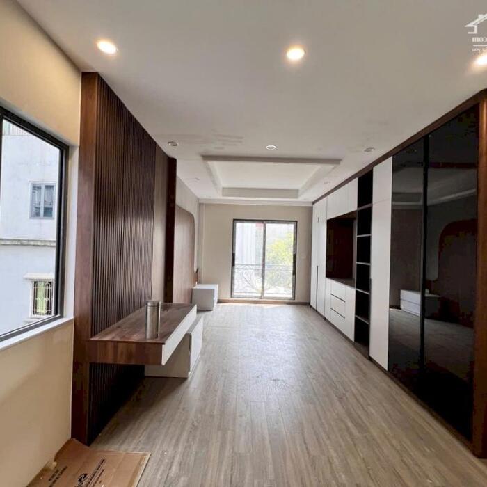 Hình ảnh NHÀ ĐẸP BỒ ĐỀ 6 TẦNG THANG MÁY 50M2, GARA Ô TÔ, GẦN CẦU CHƯƠNG DƯƠNG, NGÕ THÔNG RỘNG 4