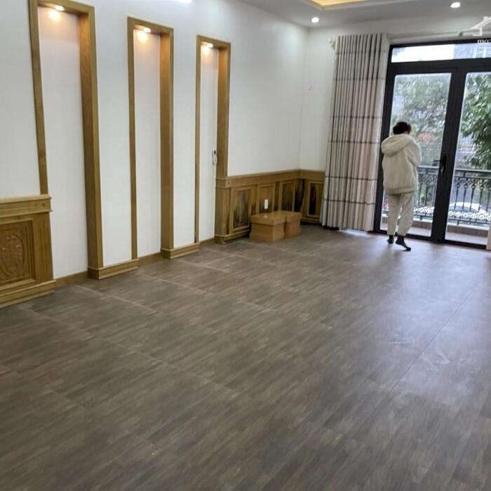 Hình ảnh Cho thuê nhà khu phân lô Văn Cao, DT: 90m2, 4 p.ngủ khép kín 3