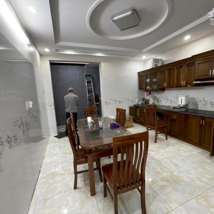 Hình ảnh Cho thuê nhà khu phân lô Văn Cao, DT: 90m2, 4 p.ngủ khép kín 2