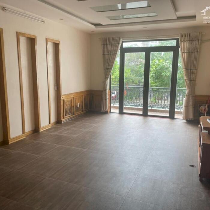 Hình ảnh Cho thuê nhà khu phân lô Văn Cao, DT: 90m2, 4 p.ngủ khép kín 8