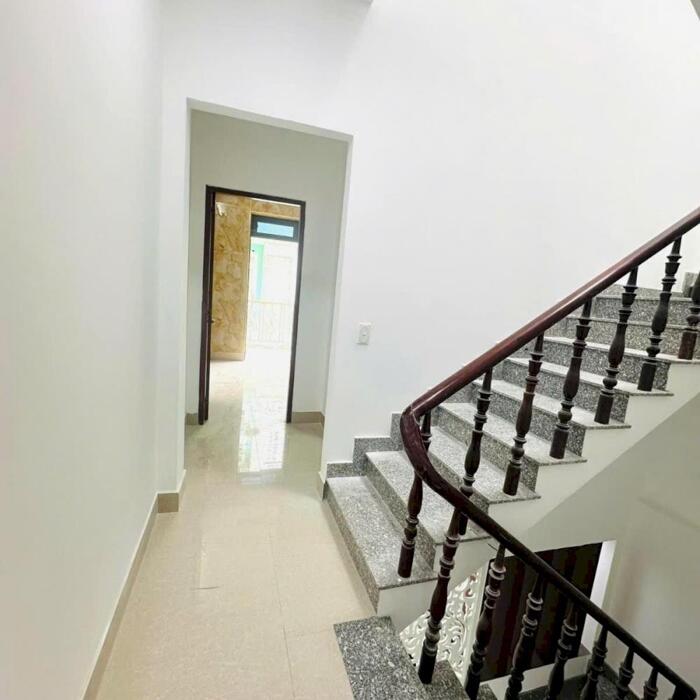 Hình ảnh Bán nhà Nguyễn Khang 30m2 vị trí đẹp oto đỗ cửa ngõ thông 7.5 tỷ 2