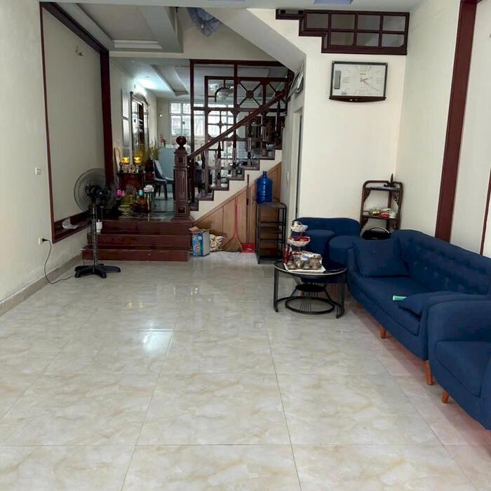 Hình ảnh Cho thuê nhà khu phân lô Văn Cao, DT: 90m2, 4 ngủ khép kín. 0