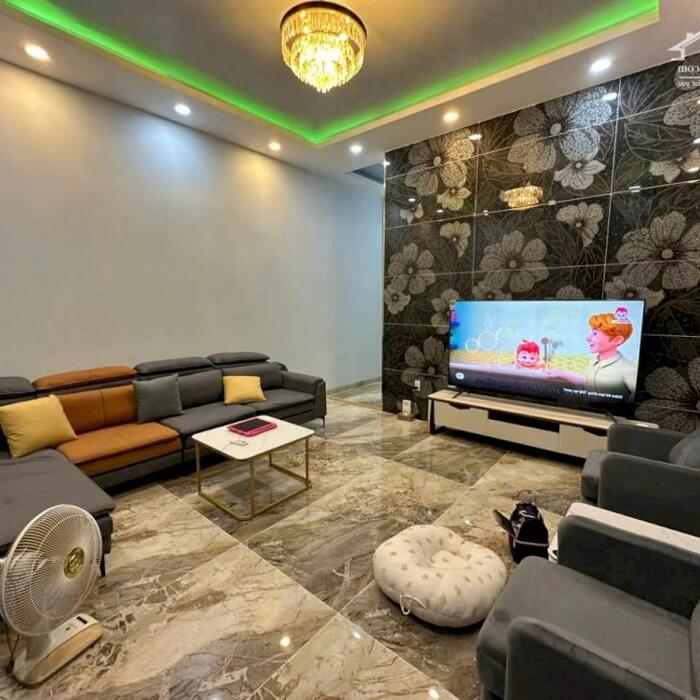 Hình ảnh VILLA Sân Vườn 276m2, Hà Huy Giáp, Quận 12. Nội Thất Cao Cấp, Hồ, chỉ 9.6 tỷ 13