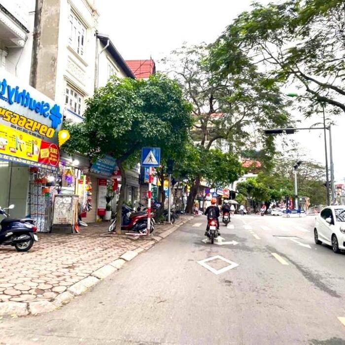 Hình ảnh Bán nhà Mặt phố Nguyễn Khang 135m2, Mặt tiền đẹp, Vỉa hè rộng, Giá tốt nhất khu vực 0