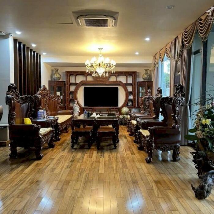 Hình ảnh Bán siêu biệt thự Trần Thái Tông, lô góc hiếm đẹp, 300m2, giá bán 125 tỷ 3