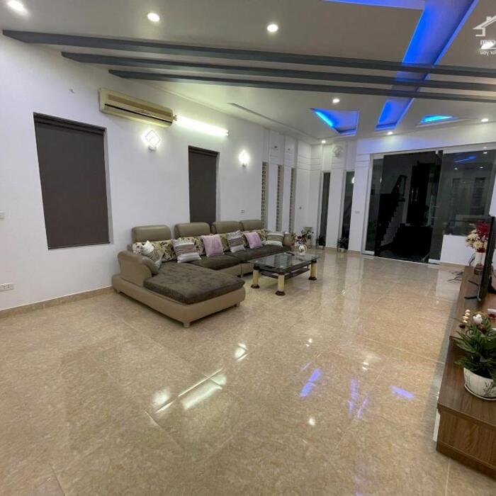 Hình ảnh Cho thuê nhà mặt phố Văn Cao, DT: 140m2, 4 p.ngủ khép kín. 0