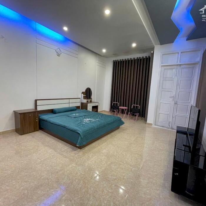 Hình ảnh Cho thuê nhà mặt phố Văn Cao, DT: 140m2, 4 p.ngủ khép kín. 3