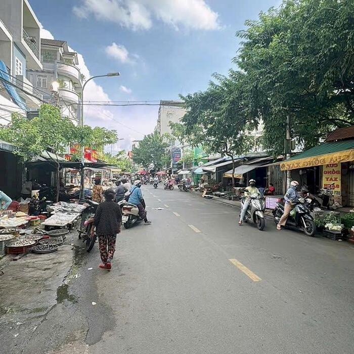 Hình ảnh Bán nhà mặt tiền chợ đường phạm văn bạch 20m khu dân cư đông đúc 2