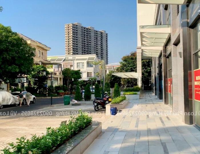 Hình ảnh Bán shophouse 1 trệt + 1 lầu gần trường Canada Phú Mỹ Hưng 0