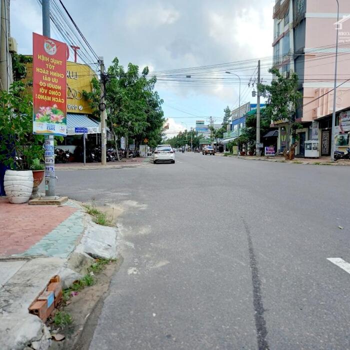 Hình ảnh Cần bán nhanh-Nhà 1 Mê đẹp lung linh-Đường Phạm Hùng-Phú Thuỷ-Phan Thiết-138m2 0