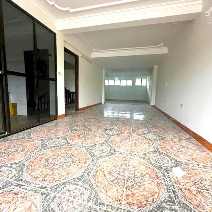 Hình ảnh Bán nhà Mặt Phố Ngô Gia Tự 200m2, Mặt tiền 8m, Vỉa hè 5m 2