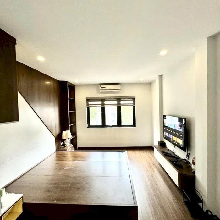 Hình ảnh Bán nhà Phố Minh Khai, gần oto, trung tâm tiện ích: 42m2, 4T, mt 3,5m. Giá 5.x tỷ 1