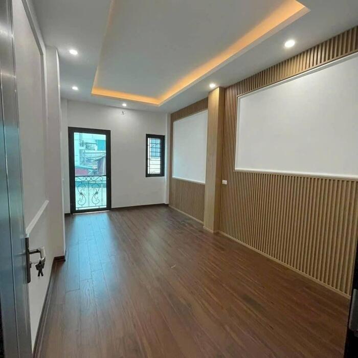 Hình ảnh Bán nhà Giang Văn Minh 40m2 nhà đẹp thang máy ngõ to đẹp 11 tỷ 2