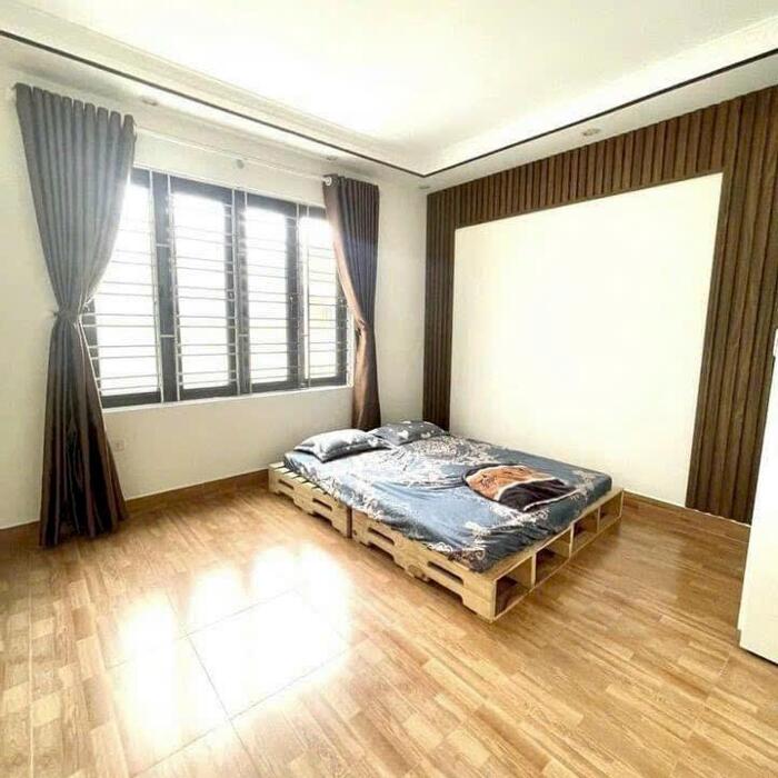 Hình ảnh Cho thuê nhà Văn Cao, DT: 45m2, 4 phòng ngủ. 5