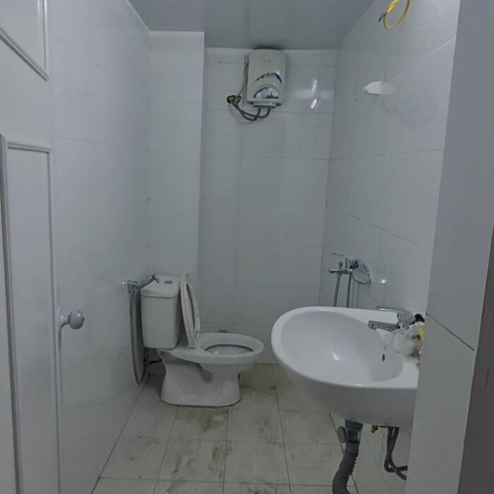 Hình ảnh 15tr, DT 90m2, 4PN, 2WC,2 khu Bếp. Cho thuê nguyên tầng, nhà 2 khu cầu thang, riêng tư, chuẩn thoát hiểm PCCC 2