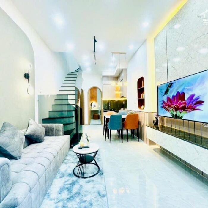 Hình ảnh Nhà mới 2 tầng 3PN ở ngay, phu phố Tây Nguyễn Công Trứ Bình Thạnh 2