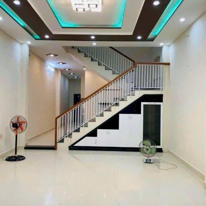 Hình ảnh Bán nhà 2 tầng 81,6m² Nguyễn Chích giá tốt 0