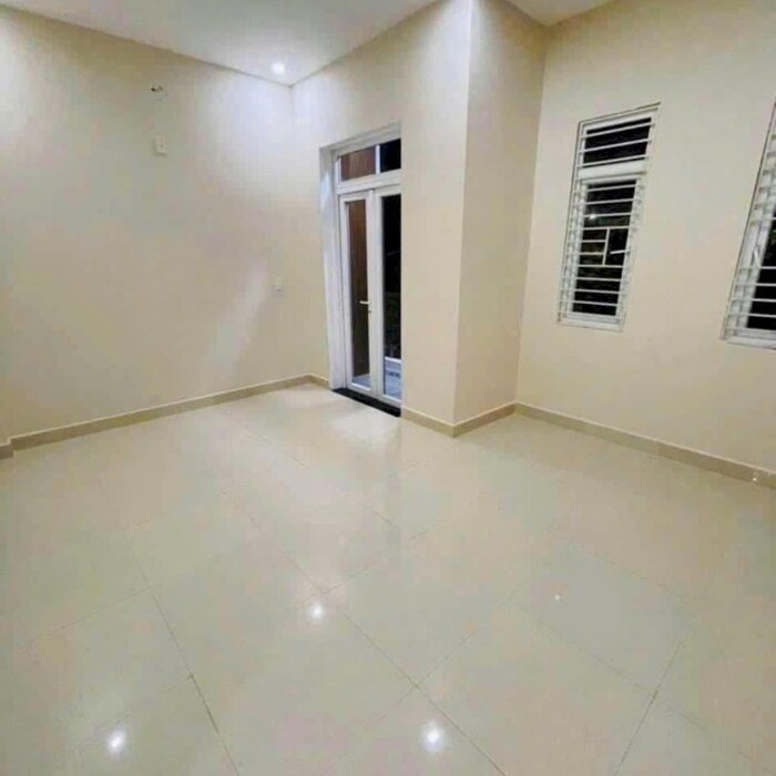 Hình ảnh Bán nhà 2 tầng 81,6m² Nguyễn Chích giá tốt 1